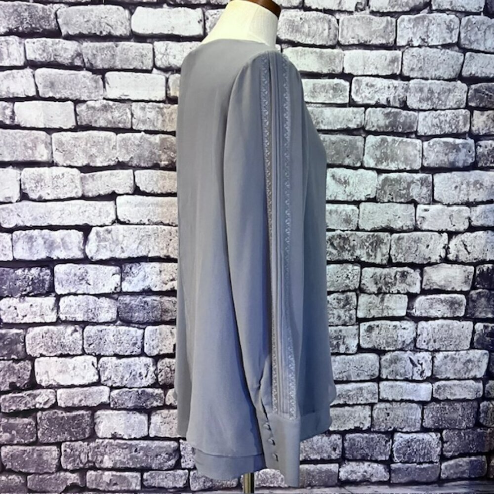 White House Black Market Split Back Gray Blouse Size 12 - Picture 7 of 8